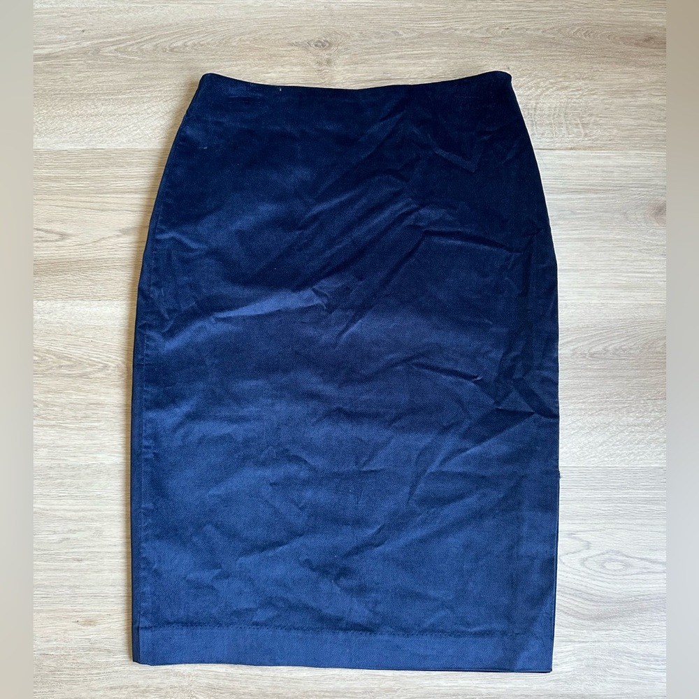 🍌 BANANA REPUBLIC Velvety pencil skirt